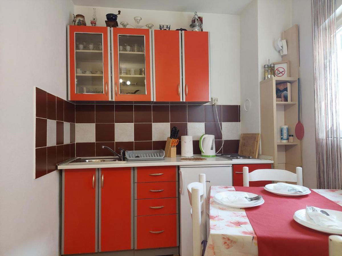Leona Apartment Новиград Екстериор снимка