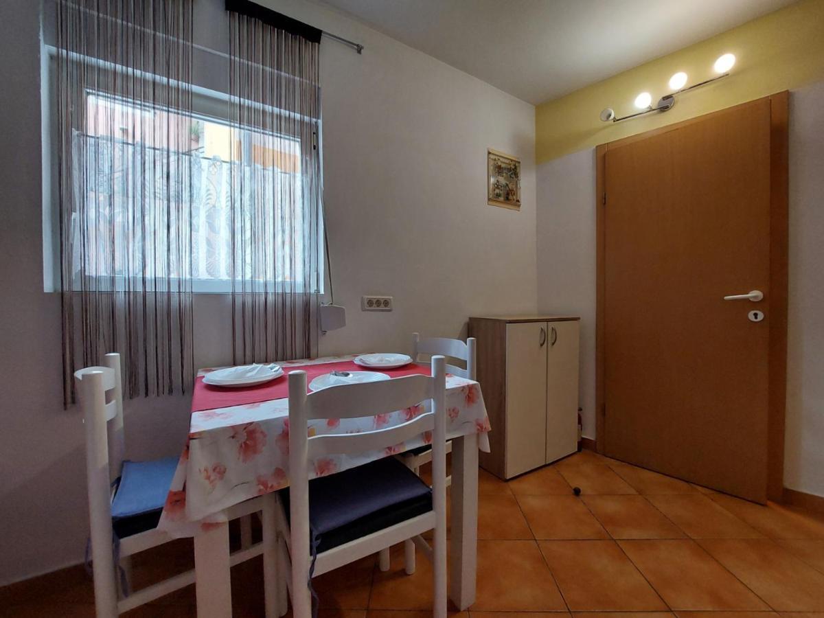 Leona Apartment Новиград Екстериор снимка