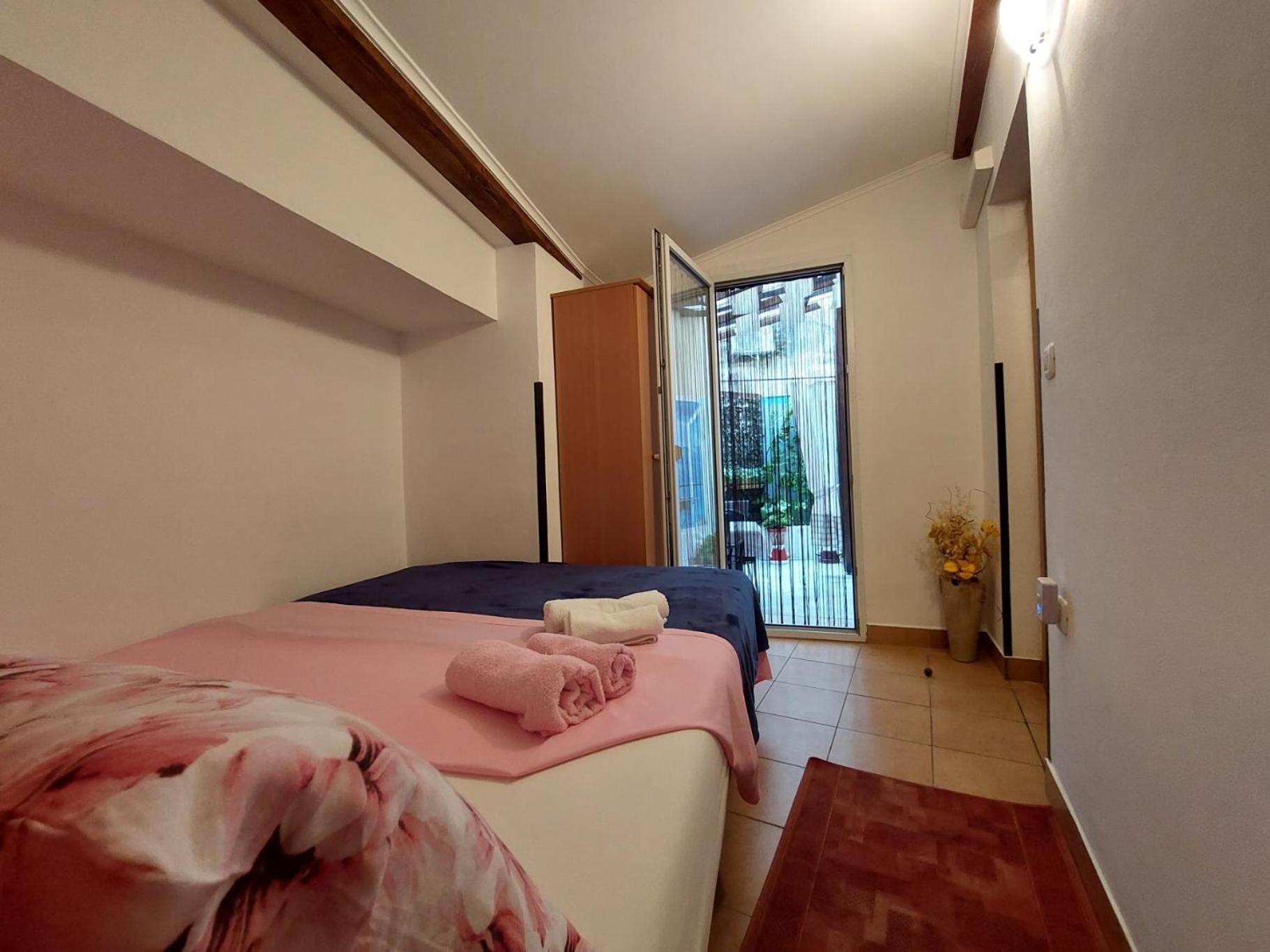 Leona Apartment Новиград Екстериор снимка