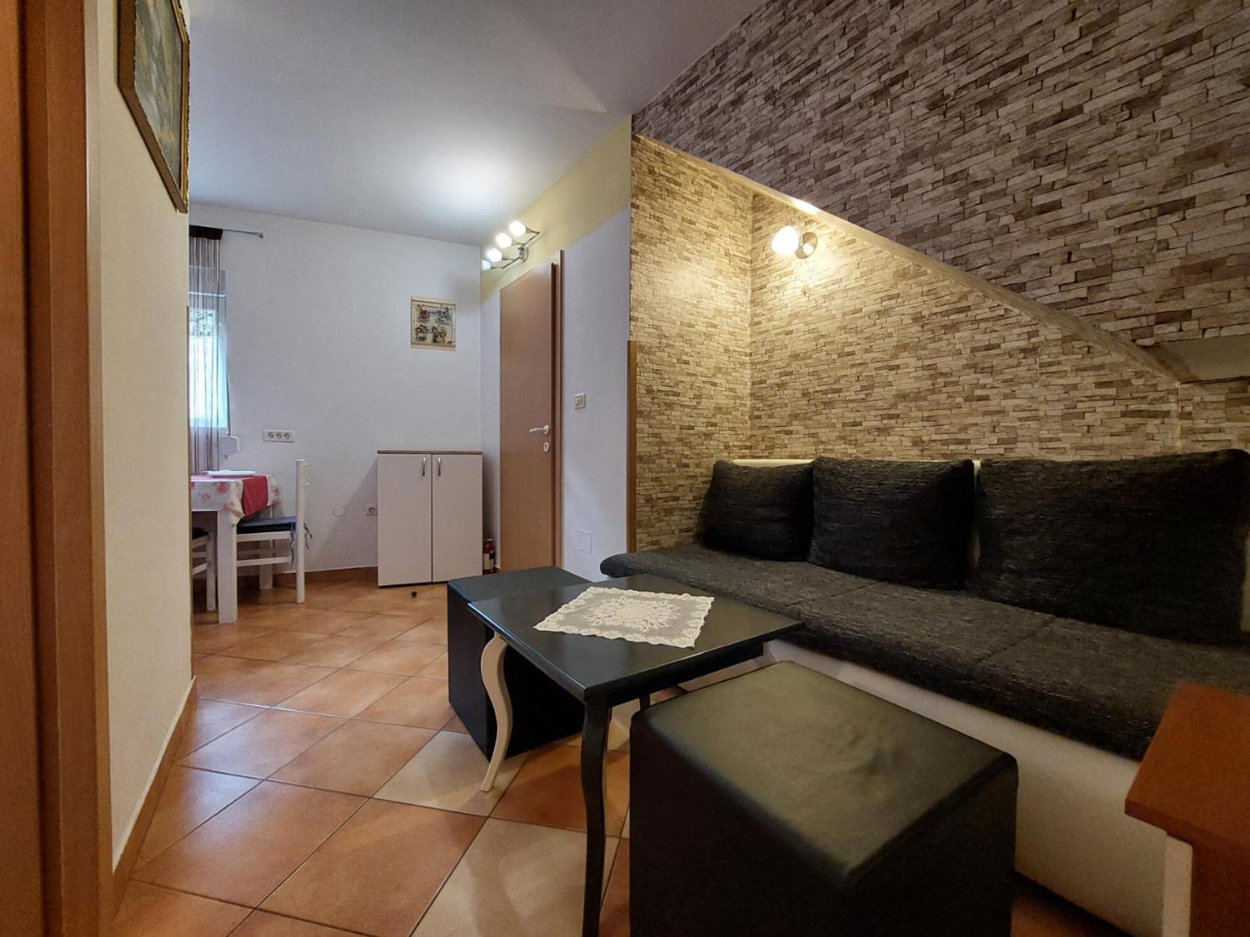 Leona Apartment Новиград Екстериор снимка