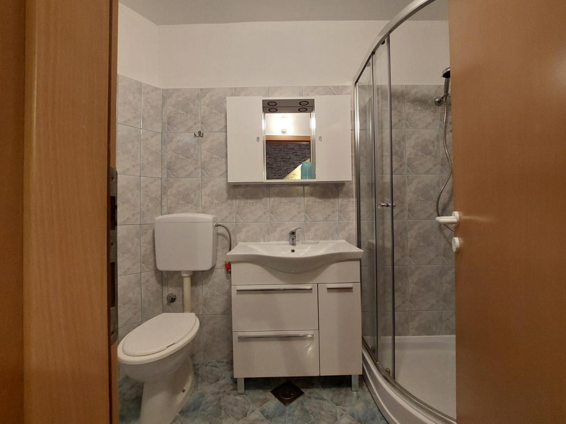 Leona Apartment Новиград Екстериор снимка
