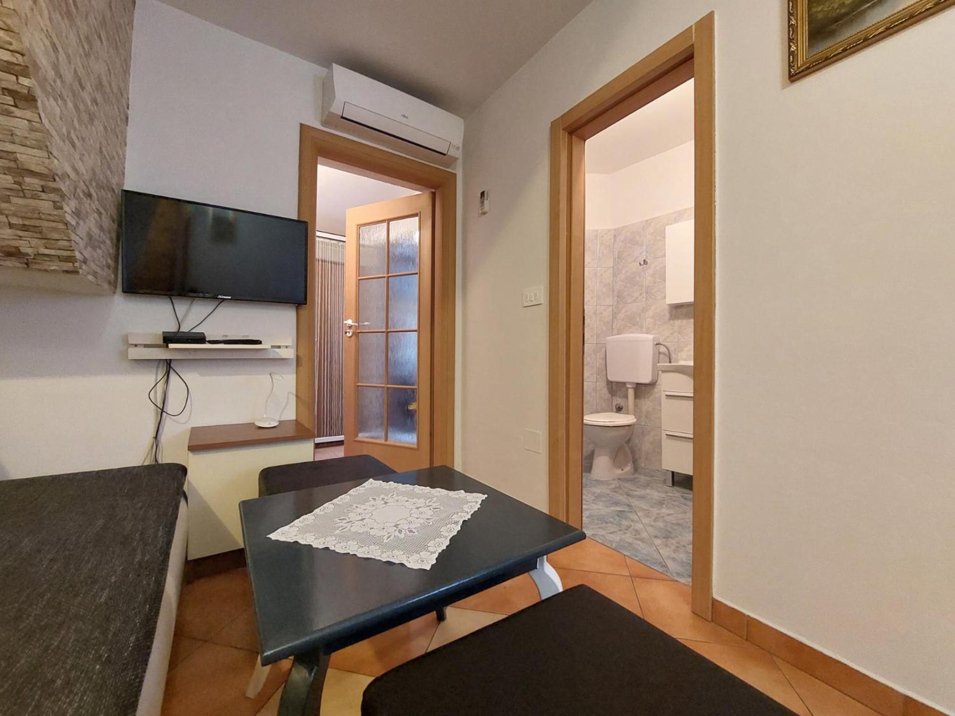 Leona Apartment Новиград Екстериор снимка