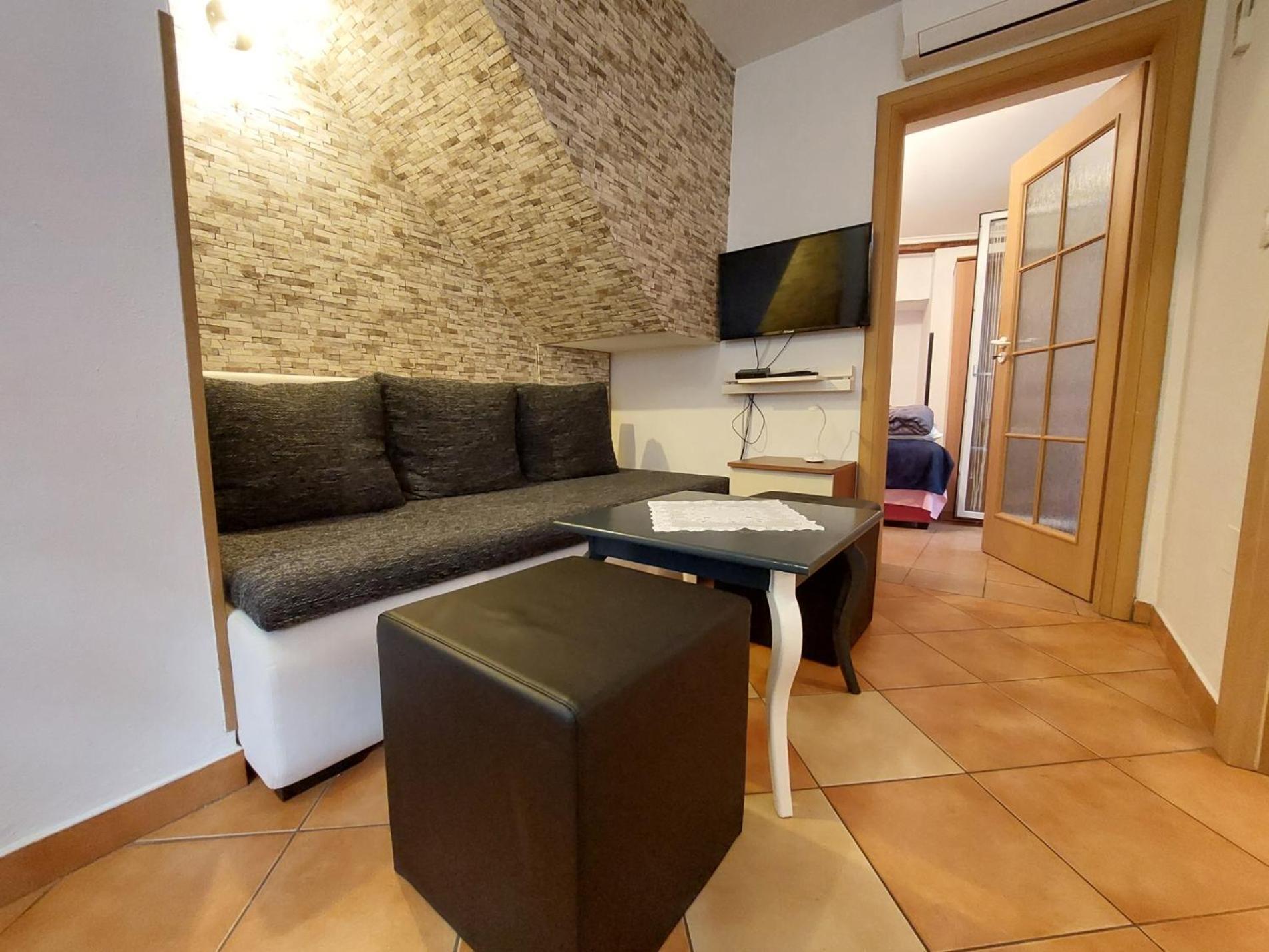 Leona Apartment Новиград Екстериор снимка